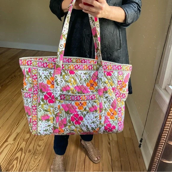 SOLD Vera Bradley Get Carried Away Large Tote/weekender LIKE NEW - Picture 5 of 12